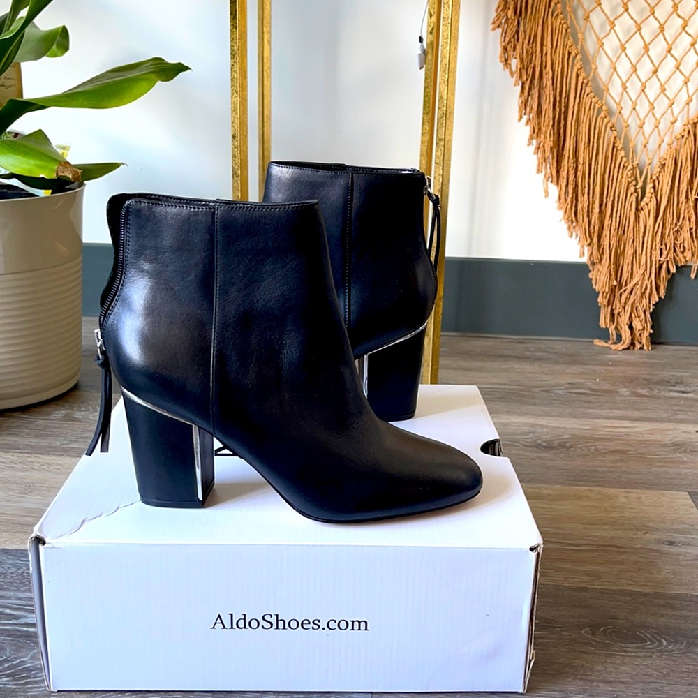 Chic black boots size 8.5